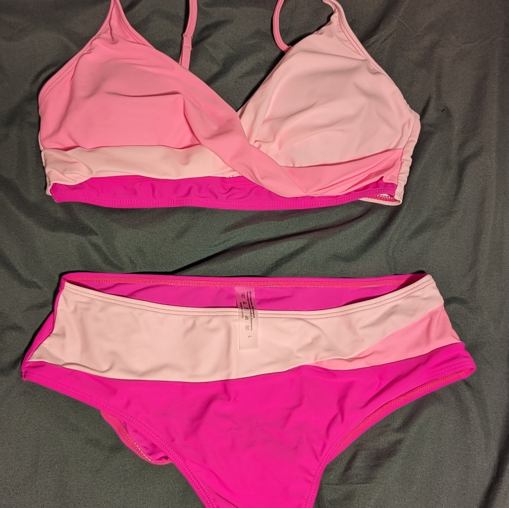 Bikini - Picture 2 of 2